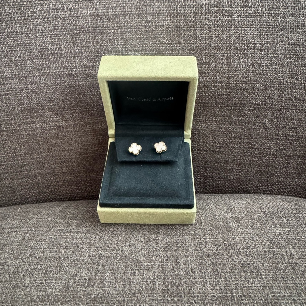 Van Cleef Arpels Sweet Alhambra earstuds